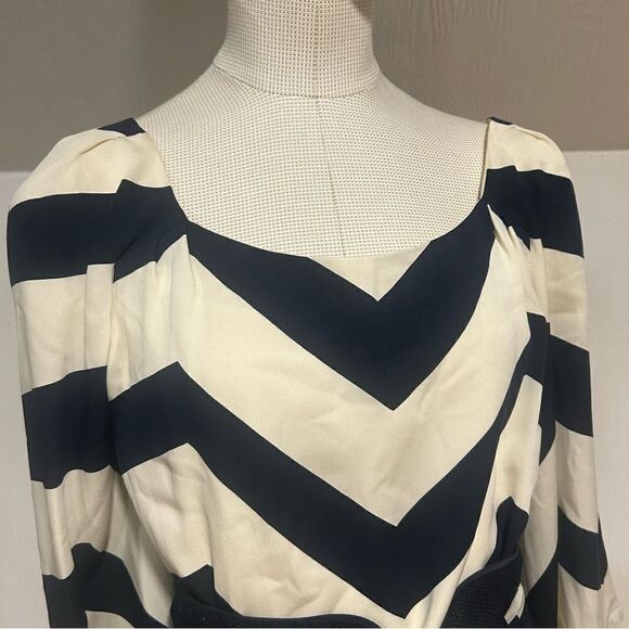 DVF Brygid Silk Navy and Crème Belted Chevron Dress - Picture 10 of 12